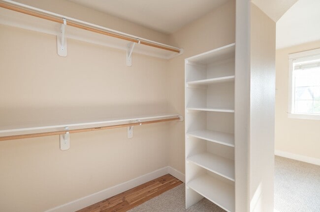Building Photo - Sun Meadow Home 4 Bed + Bonus + Office + H...