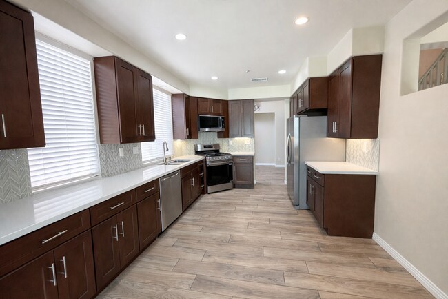 Building Photo - Newly Updated Poets Square Fallbrook 4 Bedroom House for Rent