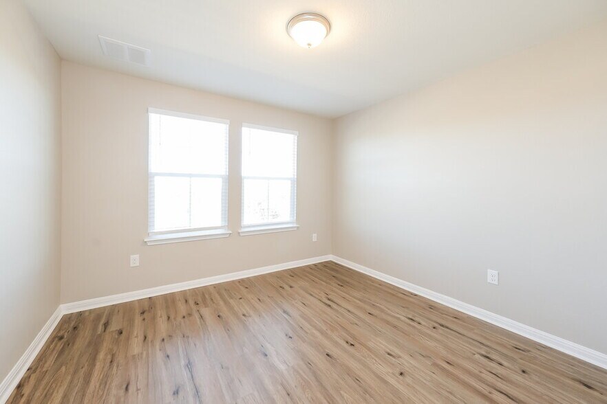 Building Photo - 415 N Heatherwilde Blvd