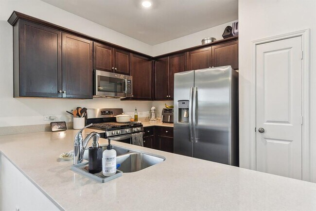 Building Photo - 5908 Eden Dr