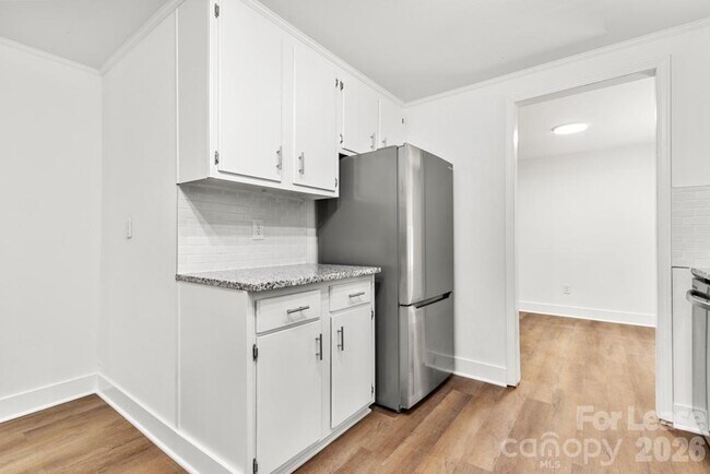 Building Photo - 761 Randa Dr