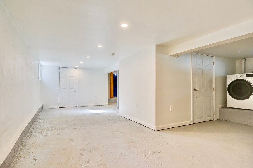 Building Photo - 58 Zeliff Ave