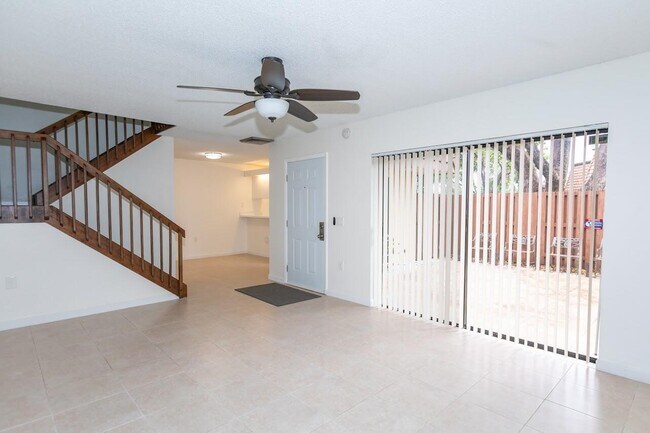 Building Photo - 2815 28th Ln