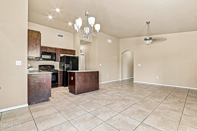Building Photo - 7008 Faxon Dr
