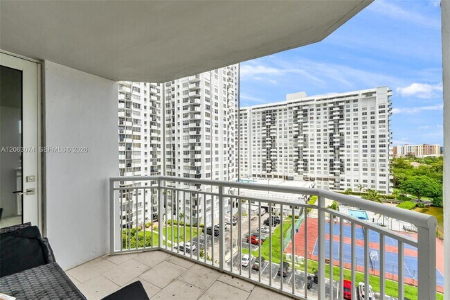 Building Photo - 18071 Biscayne Blvd