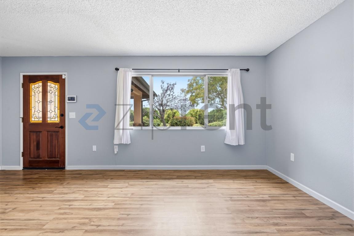 Building Photo - Unit