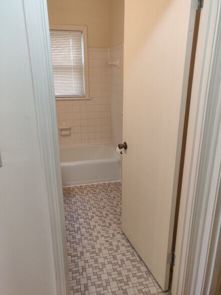 Building Photo - 3442-3442 Heatherfield Dr