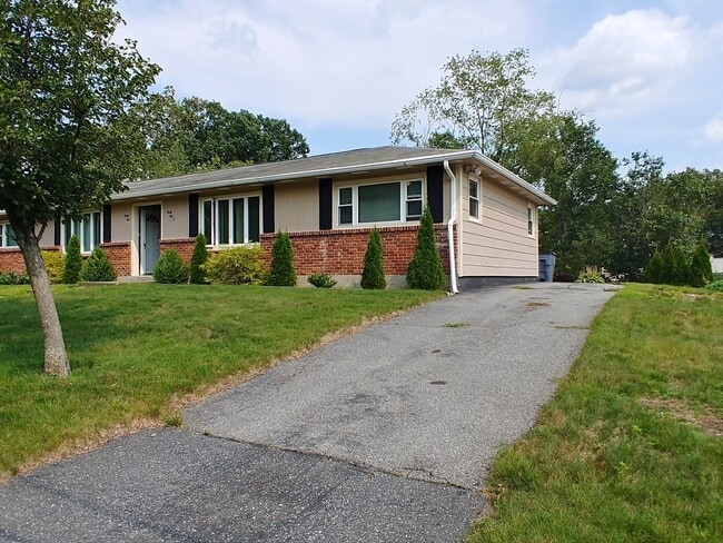 Building Photo - 45 Kinglet Dr