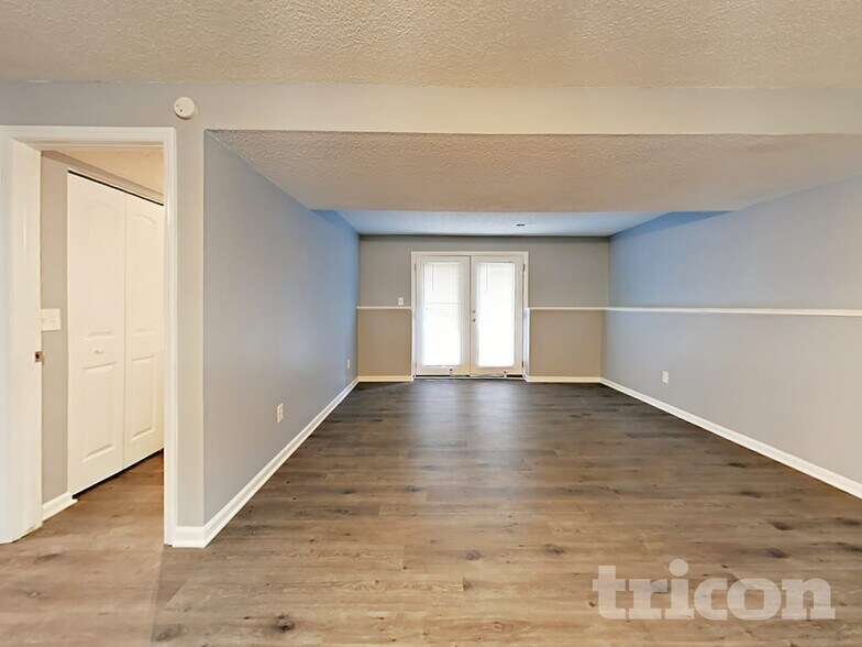 Building Photo - 111 Woodspur Rd