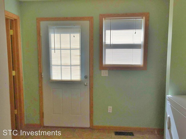 Building Photo - 2 br, 1 bath House - 425 W. Chandler