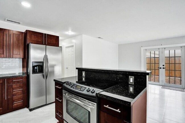 Building Photo - 800 SW 12th Ct