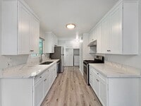 Building Photo - Beautiful 4BD/3BA House Near SDSU w/ W/D, ...