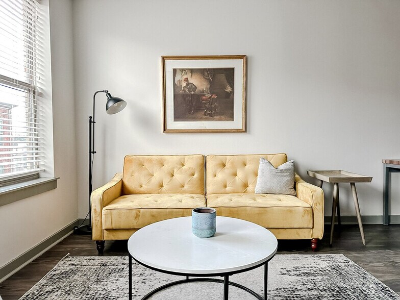 Building Photo - 111 E 4th St