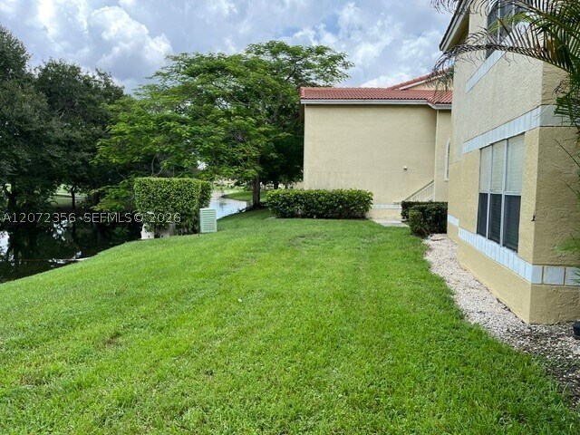Building Photo - 643 Vista Isles Dr