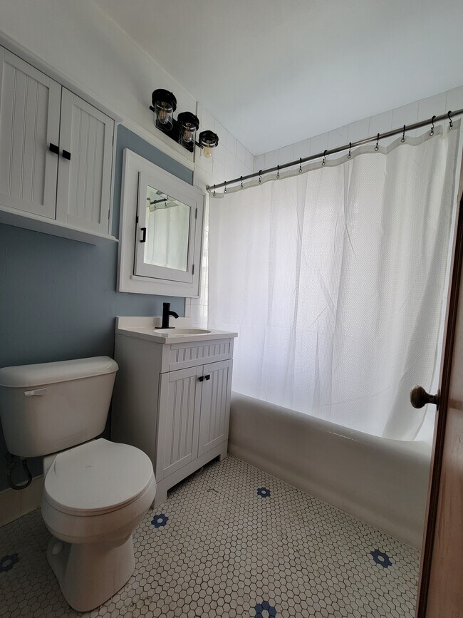 Building Photo - 1544 N 59th St