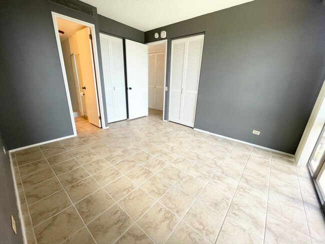 Building Photo - Available now! 2 bedroom 2 bathroom in dow...