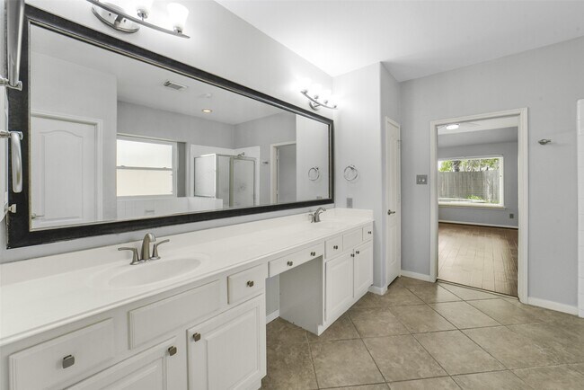 Building Photo - 402 Sterling Heights Ln