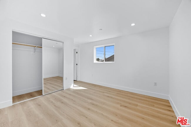 Building Photo - 3207 W 18th St