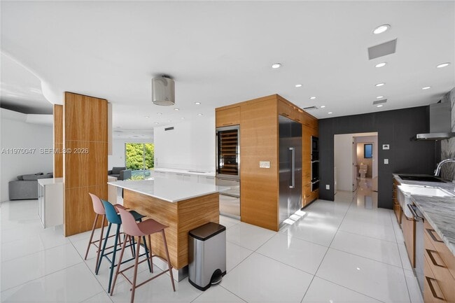 Building Photo - 1000 N Shore Dr