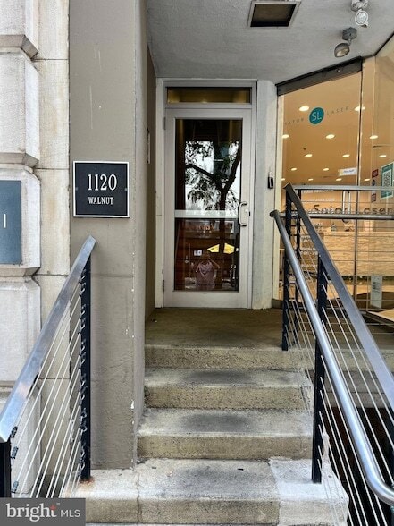 Building Photo - 1120 Walnut St