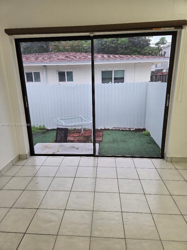 Building Photo - 3475 SW 1st Ave