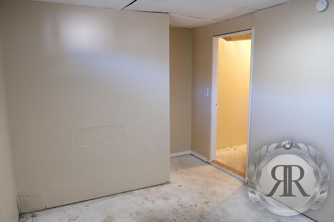 Building Photo - Gorgeous 4bd 1.5bt Home Next to YVC!