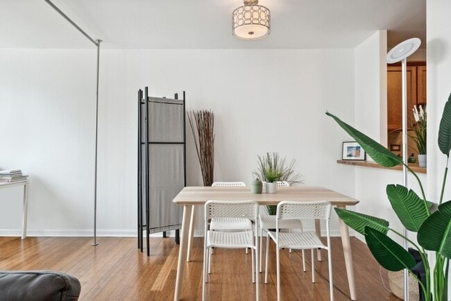 Building Photo - Beautiful 1b1b Apartment in Gold Coast