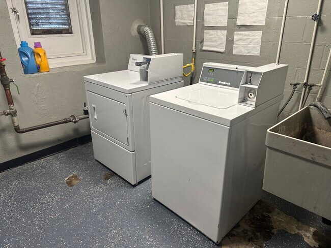 Building Photo - 195 Salem St