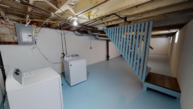 Building Photo - BEAUTIFUL 3 Bedroom, 1 bath with NEWER Ren...