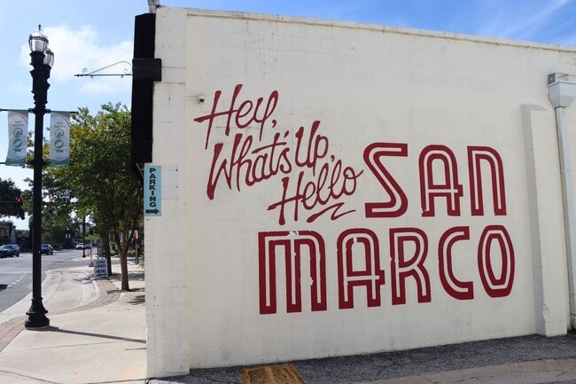 Building Photo - Charming 1/1 in Historic San Marco!