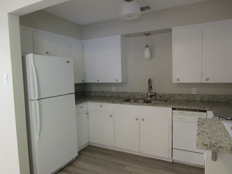 Kitchen - 6205 Oram St