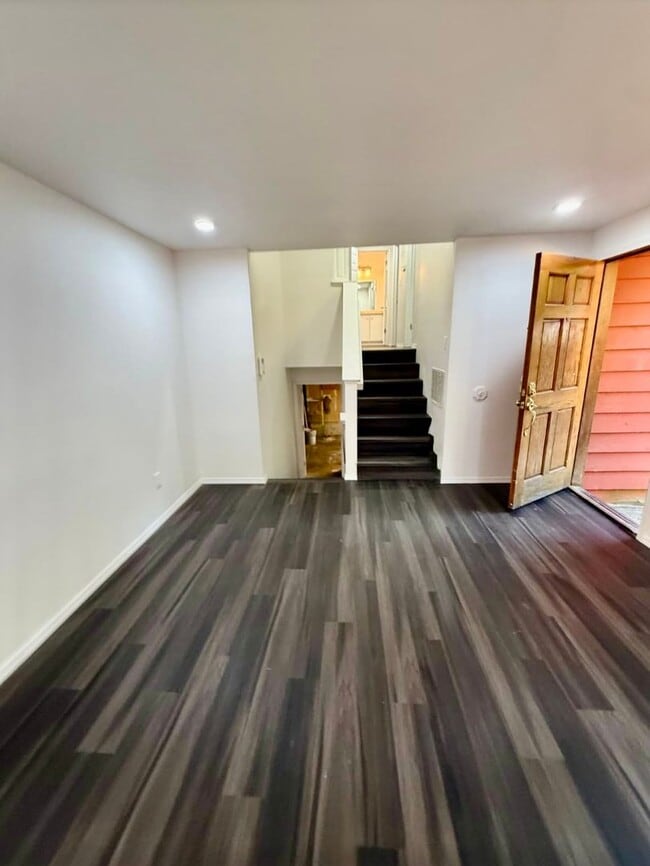 Building Photo - Welcome to this beautifully remodeled 3-be...