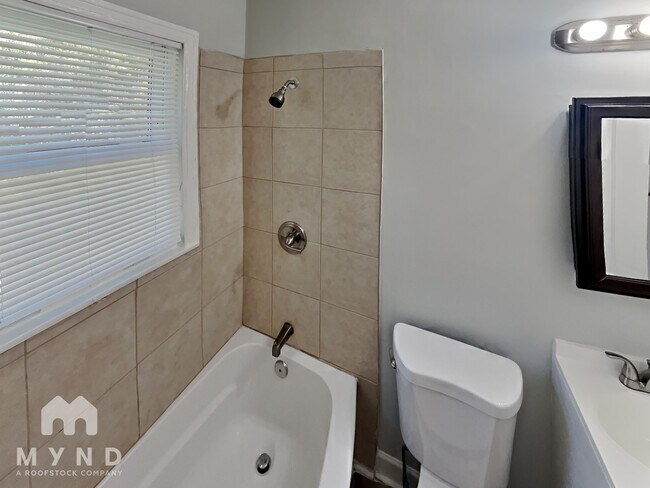 Building Photo - 122 S Gardner Ave