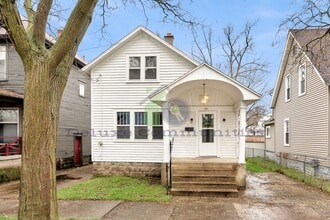 Building Photo - WEST SIDE! 2 Bedroom Single Family Home! JUST LISTED!