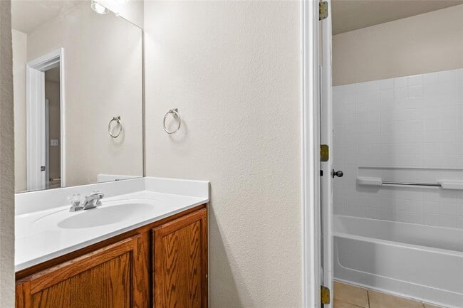 Building Photo - 9401 Pioneer Forest Dr