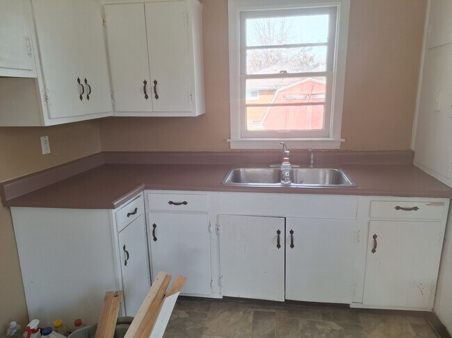 KItchen cabinets - 1611 Clarice Way