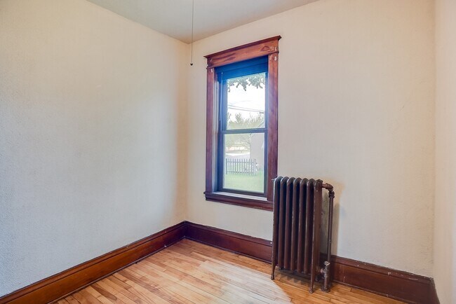 Building Photo - 1360 Dale St N