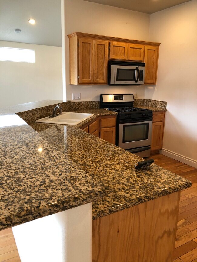 Building Photo - 813 Solano Cir