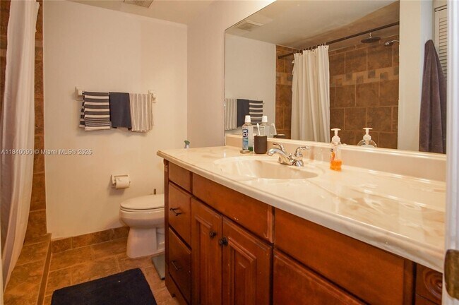 Building Photo - 407 Gardens Dr