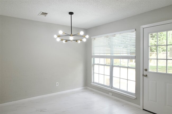 Building Photo - 5111 Pinewilde Dr