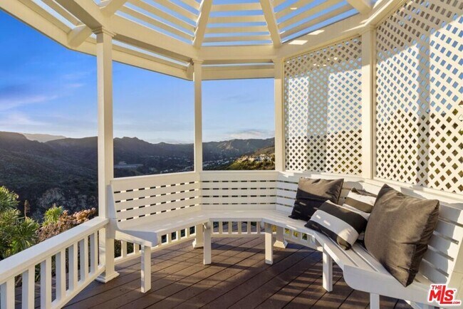 Building Photo - 16866 Charmel Ln