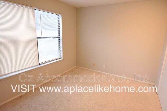 Building Photo - 8741 W 106th Terrace