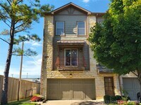 Building Photo - 1331 E 41st Pl