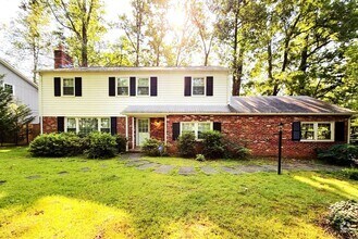 Building Photo - Renovated 4 Bed, 2.5 Bath in Wyngate WITH ...