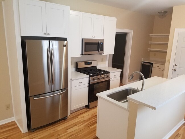 Building Photo - 524 E Wright St