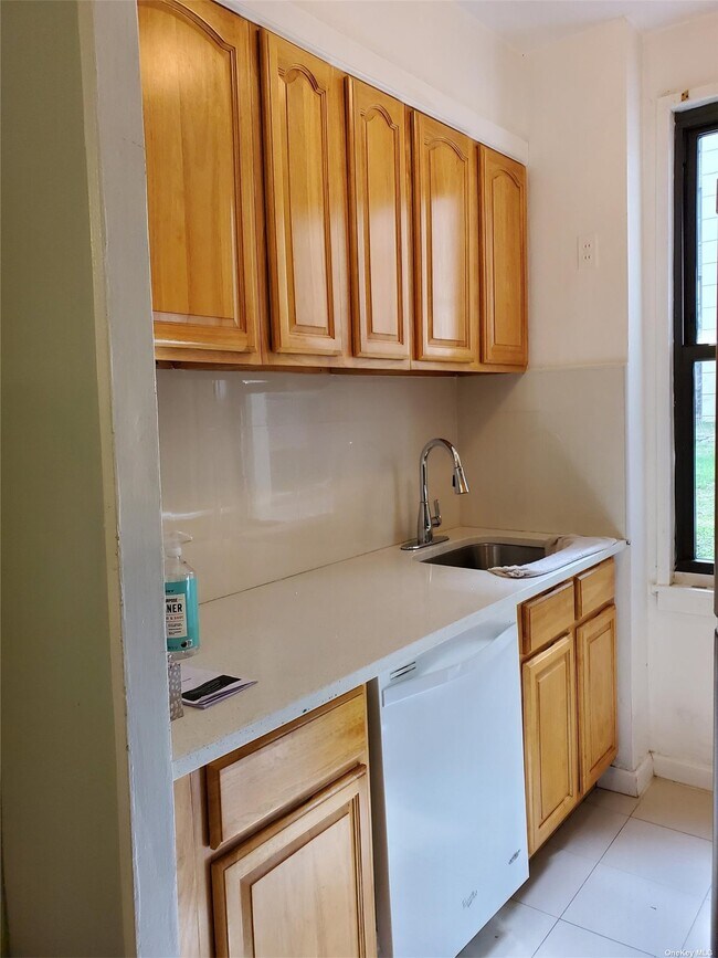 Building Photo - 98-34 63rd Dr