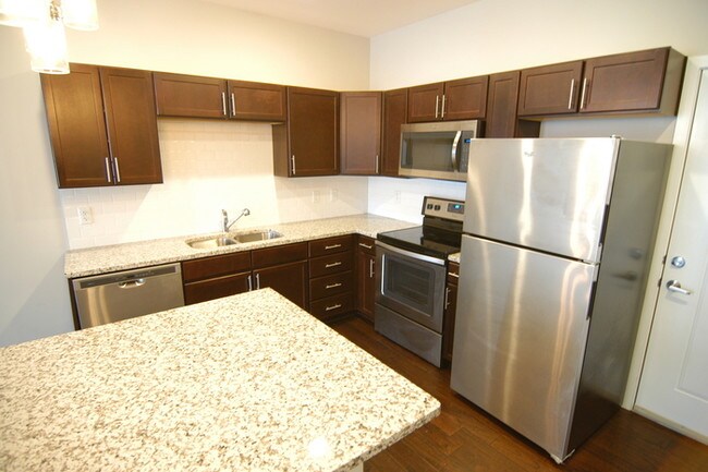 Building Photo - 2 Bedroom in Solo East Condos of Nashville!!