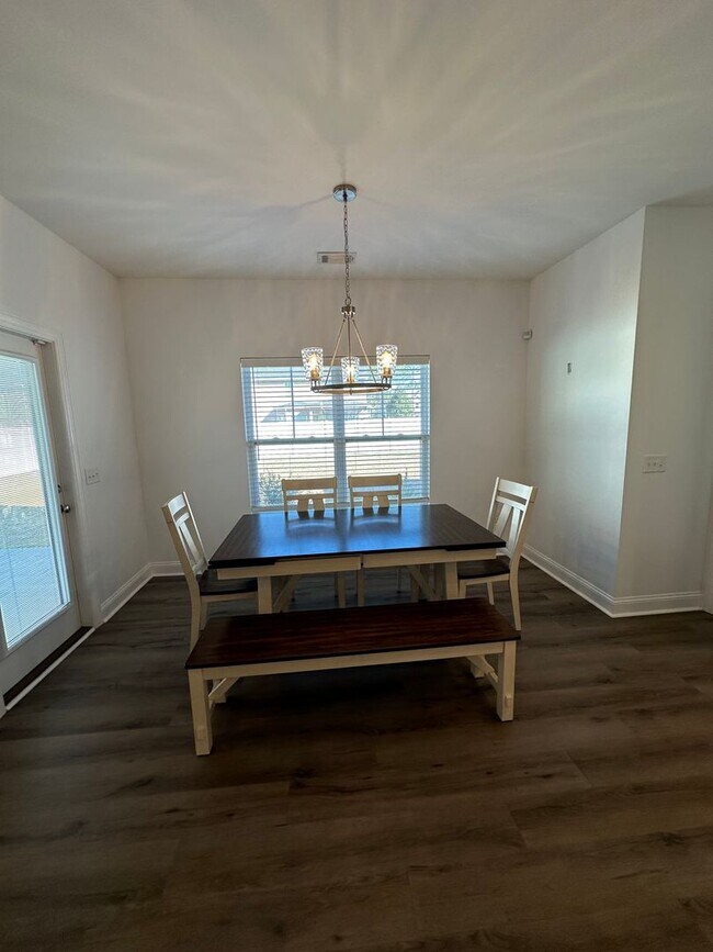 Building Photo - Beautiful 5 bed/3 bath home in Blandford Crossing