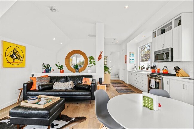 Building Photo - 1608 Ravey St