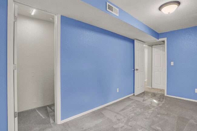 Building Photo - 13 N Dartmouth St